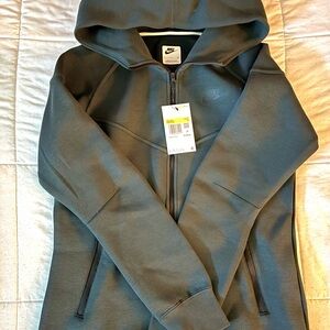 Nike Women's Forest Green Tech Set *NWT*